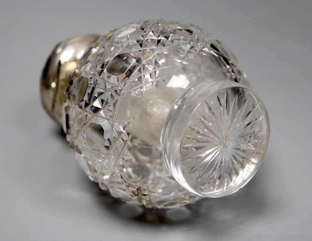 A late Victorian repousse silver mounted glass inkwell, on a repousse silver stand, London, 1891, height 14.4cm.